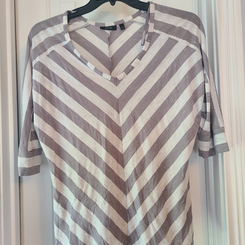~APT.9~ Womens 3/4 sleeve top